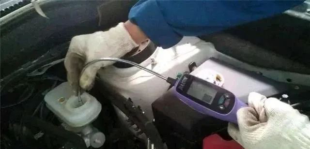 汽車維修看這篇文章就夠了!-第3張圖片-鄭州市冠恒貿(mào)易有限公司【官方網(wǎng)站】-車用潤(rùn)滑油服務(wù)專家 汽車維修看這篇文章就夠了!-第3張圖片-鄭州市冠恒貿(mào)易有限公司【官方網(wǎng)站】-車用潤(rùn)滑油服務(wù)專家