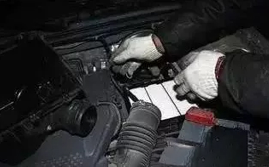 愛車小知識 | 汽車保養(yǎng)小常識-第2張圖片-鄭州市冠恒貿(mào)易有限公司【官方網(wǎng)站】-車用潤滑油服務(wù)專家