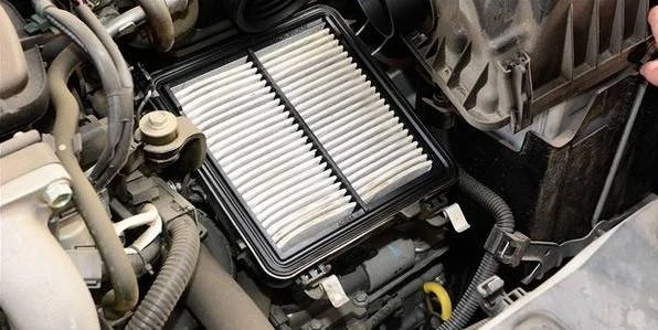 只會(huì)開車卻不懂車,快學(xué)點(diǎn)汽車保養(yǎng)常識(shí)-第5張圖片-鄭州市冠恒貿(mào)易有限公司【官方網(wǎng)站】-車用潤滑油服務(wù)專家 只會(huì)開車卻不懂車,快學(xué)點(diǎn)汽車保養(yǎng)常識(shí)-第5張圖片-鄭州市冠恒貿(mào)易有限公司【官方網(wǎng)站】-車用潤滑油服務(wù)專家